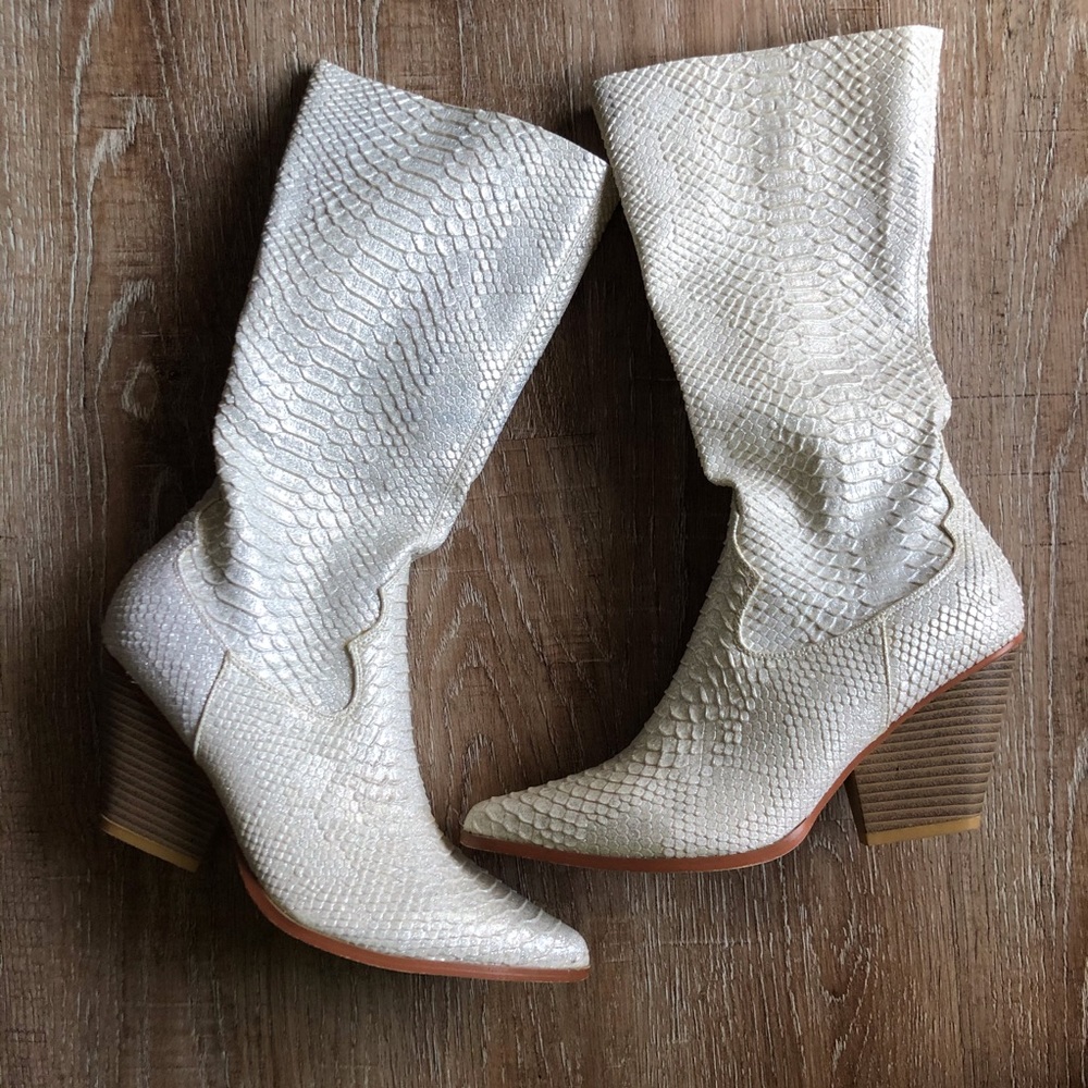 White heel cowboy boots🤍